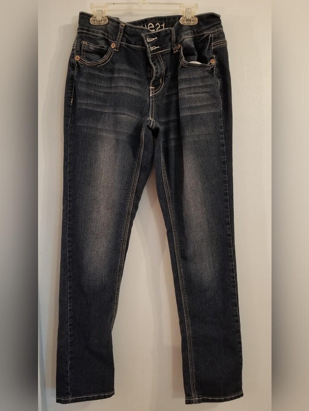 Rue21 Low Rise Jegging 9 10 Subtle Distressed Decorative Pockets Denim Blue Jean